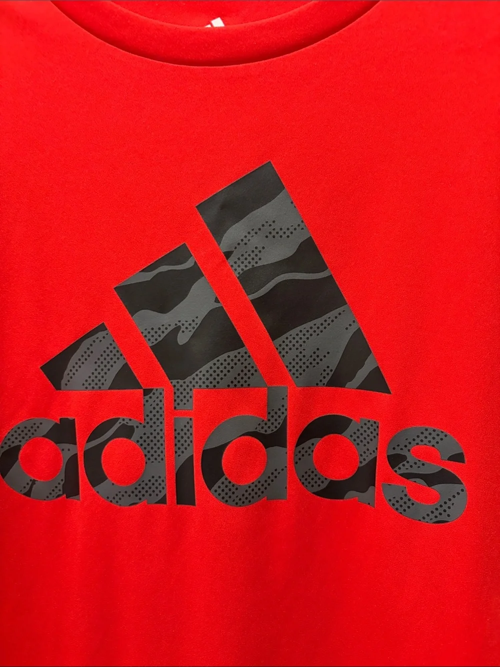 New Adidas RED Boy’s black gray camo Logo Short Sleeve Tee Size XL 14 16 EUC